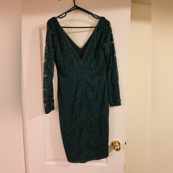 Le Chateau Lace Dress - Picture 2 of 3